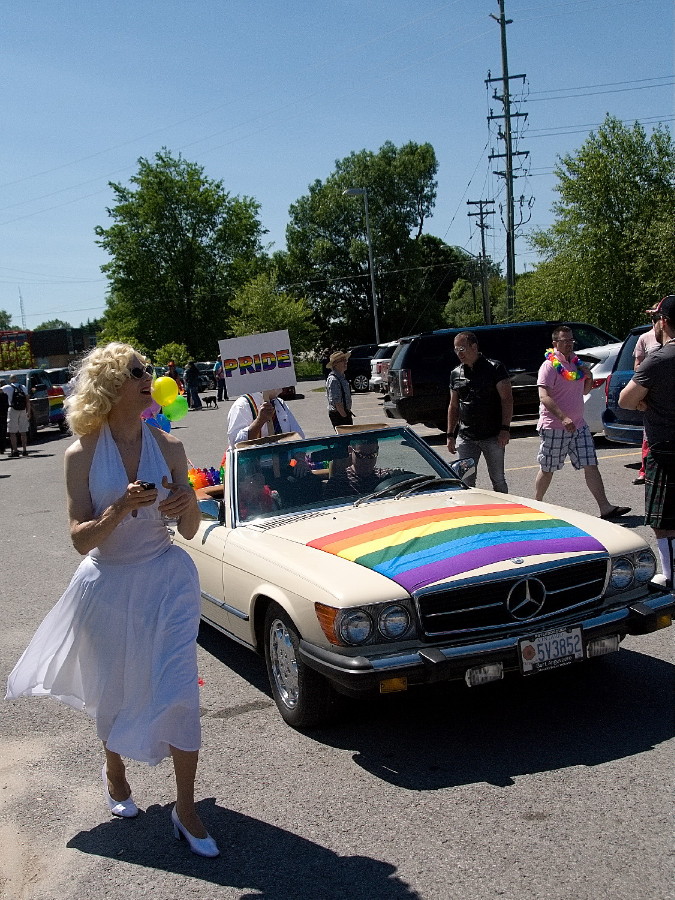 gay pride march toronto 1974