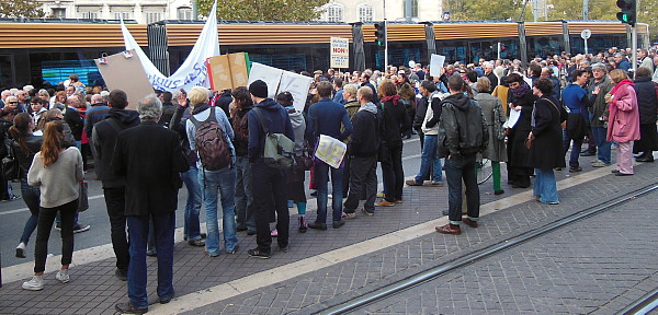 A small counter-demonstration to an anti same-sex marriage demonstration Marseille